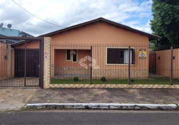 Casa com 3 dormitórios, webspace e piscina  em esteio