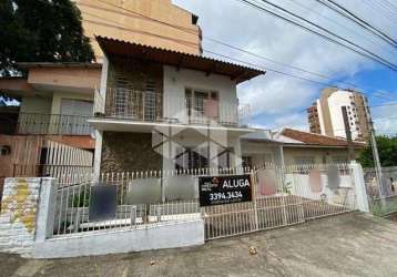 Casa com 5 dormitórios, 3 banheiros, 2 vagas,  no centro de canoas