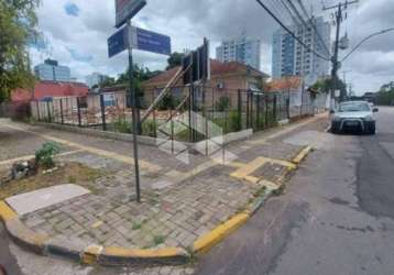 Terreno de esquina 10,80 x 33,80 no centro de canoas, próximo ao la salle.