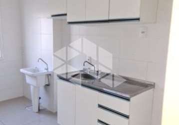 Apartamento 2 dormitórios, 1 uma suíte, sala, cozinha com churrasqueira, área de serviço e banheiro social.