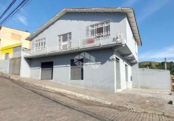 Casa mista residencial e comercial de esquina.