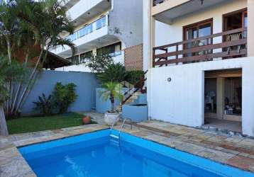 Casa 3 dormitórios, dependência completa, 3 vagas, piscina e linda vista.