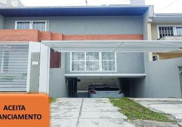 Sobrado com 3 quartos e 4 banheiros no bairro tingui.