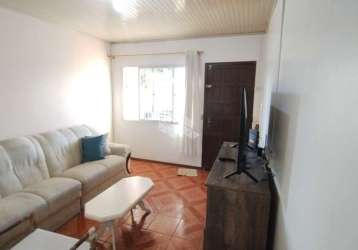 Casa com 2 pavimentos e 3 dormitórios e 2 vagas de garagem no bairro jardim itália, caxias do sul.