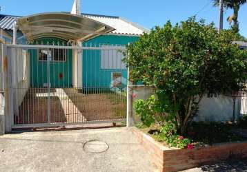 Casa de alvenaria com três dormitórios e suíte no bairro belém novo.