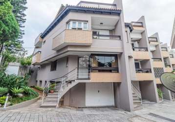 Casa em condomínio 3 dorm com piscina