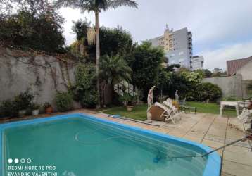 Casa com 4 dormitórios em rua tranquila perto do bourbon wallig