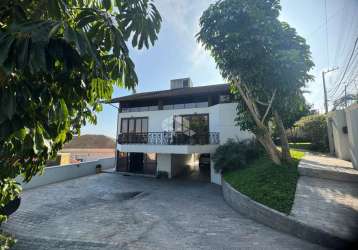 Bela casa com vista panorâmica no morro da cruz