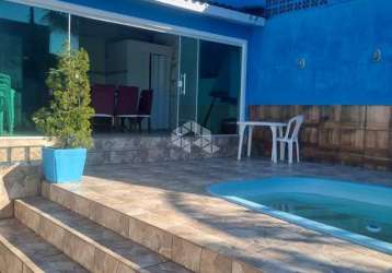 Vende-se belíssima casa a 50 metros do mar!