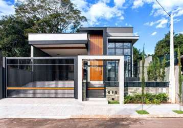 Casa de alto padrão com 3 suítes, banheira de hidromassagem e piscina a venda no bairro universitário em lajeado/rs