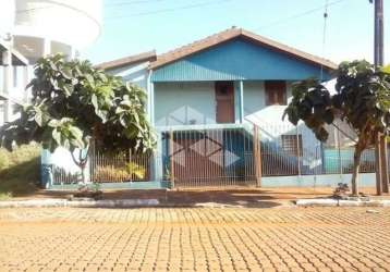 Casa a venda de 2 dormitórios no bairro centenário