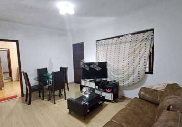 Casa térrea em pirituba com 2 quartos, sala com 2 ambientes, cozinha, 1 banheiro, lavanderia, quintal e 2 vagas de garagem!