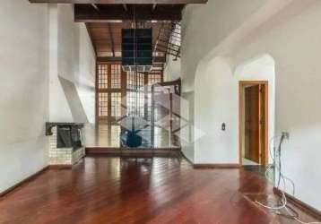 Vende casa de 04 dormitórios  no bairro mont' serrat - porto alegre / rs