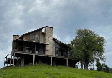 Casa residencial semimobiliada com 4 dormitórios, sendo 1 suíte, 2 vagas de garagem em rancho queimado/sc.