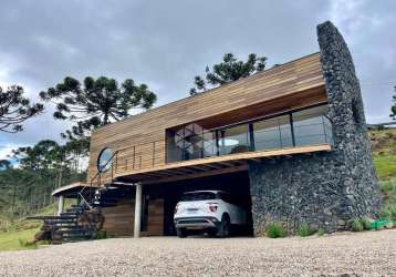 Casa com vista panorâmica mobiliada com 4 dormitórios, sendo 4 suítes, 2 vagas de garagem em urubici /sc.