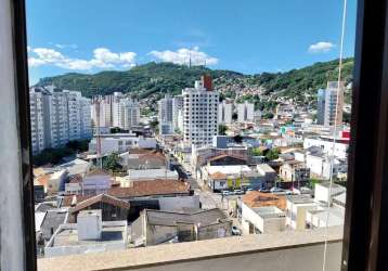 Apartamento com vista panorâmica de 1 dormitório, 1 vaga de garagem no centro de florianópolis/sc.