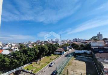 Cobertura semimobiliada com 3 quartos, sendo 1 suíte, 1 vaga de garagem à venda no bairro estreito, florianópolis/sc.