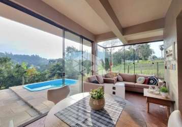 Linda casa em terreno de 844 m²!