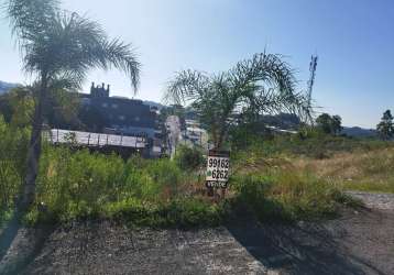 Terreno de esquina no bairro ferroviário