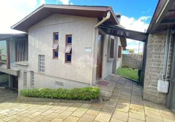 Bela casa de dois pisos, de esquina e boa localização a venda em carlos barbosa.