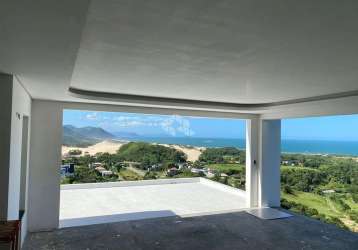 Casa à venda em garopaba com vista panorâmica permanente.