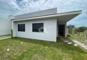 Casa com 3 quartos (sendo 1 suíte), 1 vaga de garagem e 84,94 m² de área construída na encantada em garopaba sc