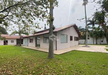 Casa com pátio, piscina e salão de festas em eldorado do sul