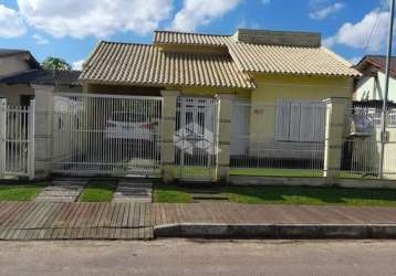 Casa à venda com 2 dormitórios, 1 vagas garagem, cozinha, estar/jantar, sótão e pátio amplo