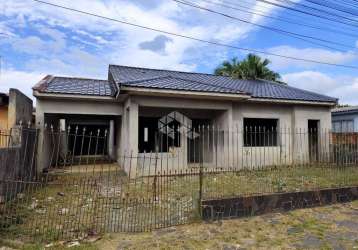 Casa térrea com 3 dormitórios em cachoeirinha