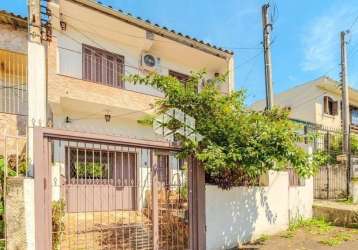 Casa de  6 quartos com 4 vagas de garagem no partenon próximo as av. bento gonçalves, salvador frança e aparício borges