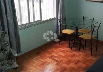 Apartamento com pequeno pátio privativo!