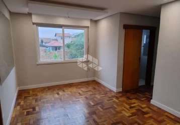 Apartamento reformado à venda, desocupado, 2 quartos, jardim leopoldina, zona norte de porto alegre.