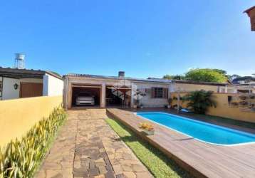 Casa com pátio e piscina, 2 dormitórios, com vaga de garagem no bairro alegria, em guaiba.