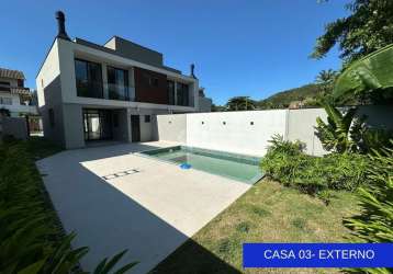 Casa próximo ao mar com 3 suítes com sacada em porto belo.