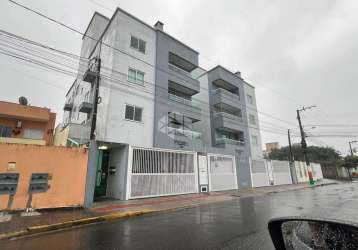 Apartamento em camboriú  com 2 quartos, 1 vaga de garagem, frente para rua, imóvel está alugado