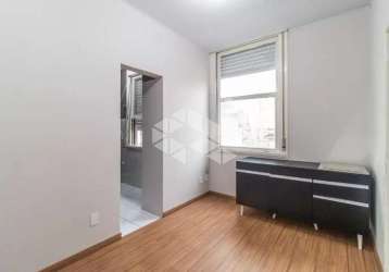 Apartamento no centro histórico, reformado, último andar