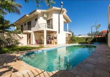 Casa 5 dormitórios sendo 3 suítes - bairro parque são jorge, em florianópolis