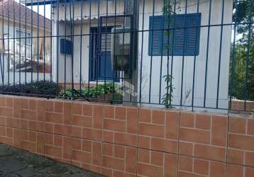 Casa mista com  3 dormitórios bairro nonoai