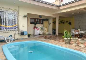 Casa com aquecimento solar, 5 quartos, piscina e churrasqueira no cristo redentor em porto alegre!