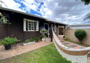 Casa 3 dormitórios, sendo 1 suíte, sala de estar e jantar, área de lazer com churrasqueira, piscina, amplo pátio no bairro liberdade em novo hamburgo.