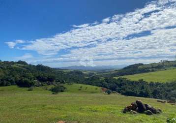 Belas chácaras de 2 hectares em condomínio fechado na beira do asfalto em lomba grande com córrego e cascata!