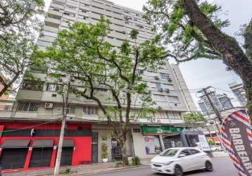 Apartamento com 3 dormitórios  na dr. timóteo esquina com a 24 de outubro, reformado, ótima orientação solar