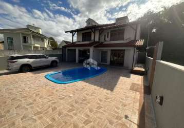 Sobrado 2 quartos e suíte, com piscina, bairro pagani, palhoça-sc