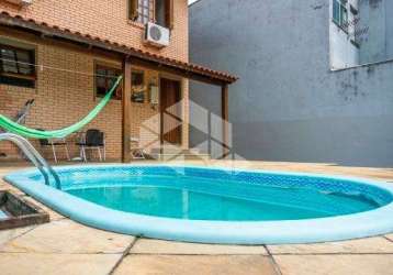 Casa com 03 dormitórios e piscina no bairro morro santana