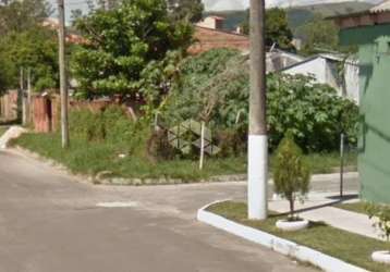 Terreno plano em esquina com 205 m2 em 'condomínio'