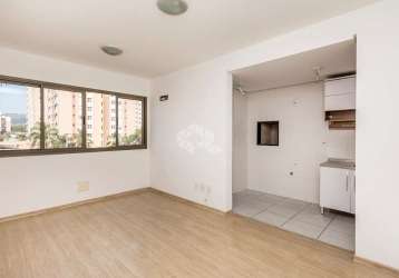 Apartamento 2/dois quartos/dormitórios, elevador e vaga de garagem no bairro partenon