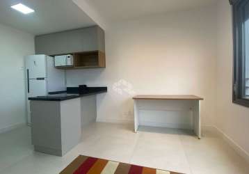 Apartamento studio com 25m² na av. joão pessoa.