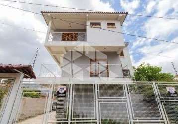 Casa sobrado, 03 dormitórios com 2 vagas, bairro nonoai