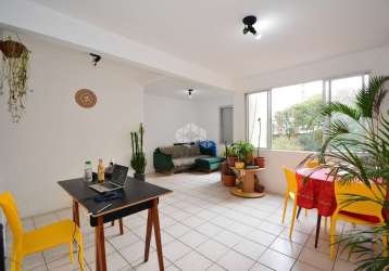 Apartamento com 2 quartos e 1 vaga de garagem no bairro capoeiras, em florianópolis/sc.