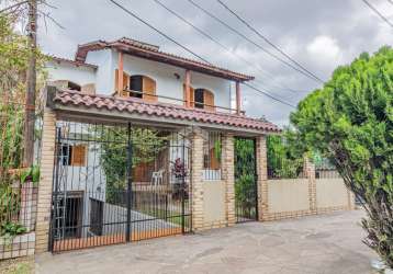 Sobrado com  03 dormitórios e piscina no no parque santa fé.